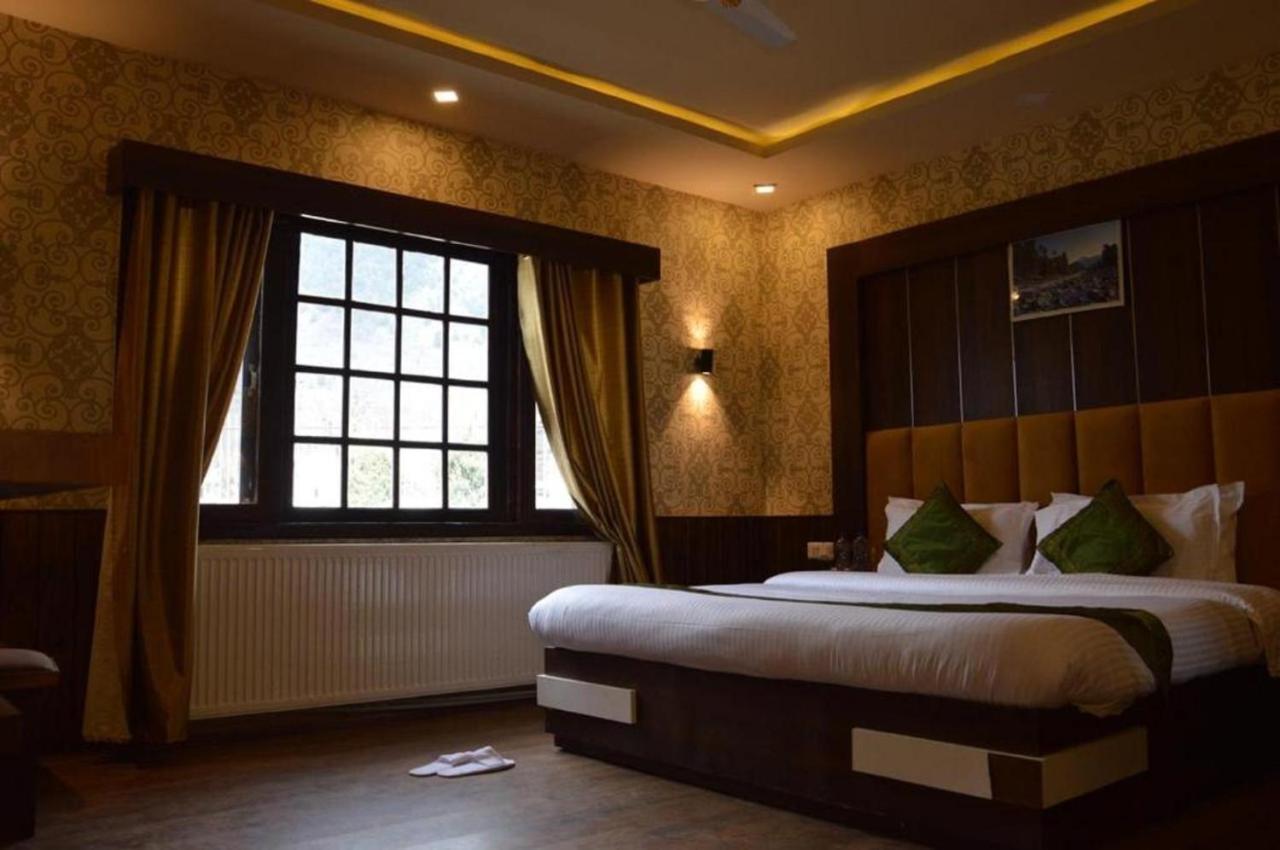 Hotel Outlook Pahalgām Kültér fotó