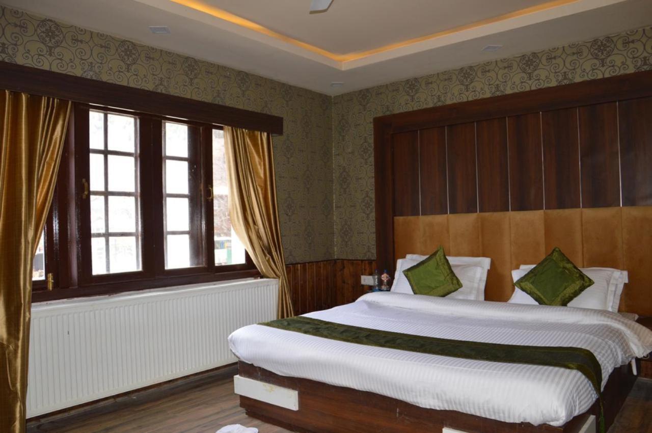 Hotel Outlook Pahalgām Kültér fotó