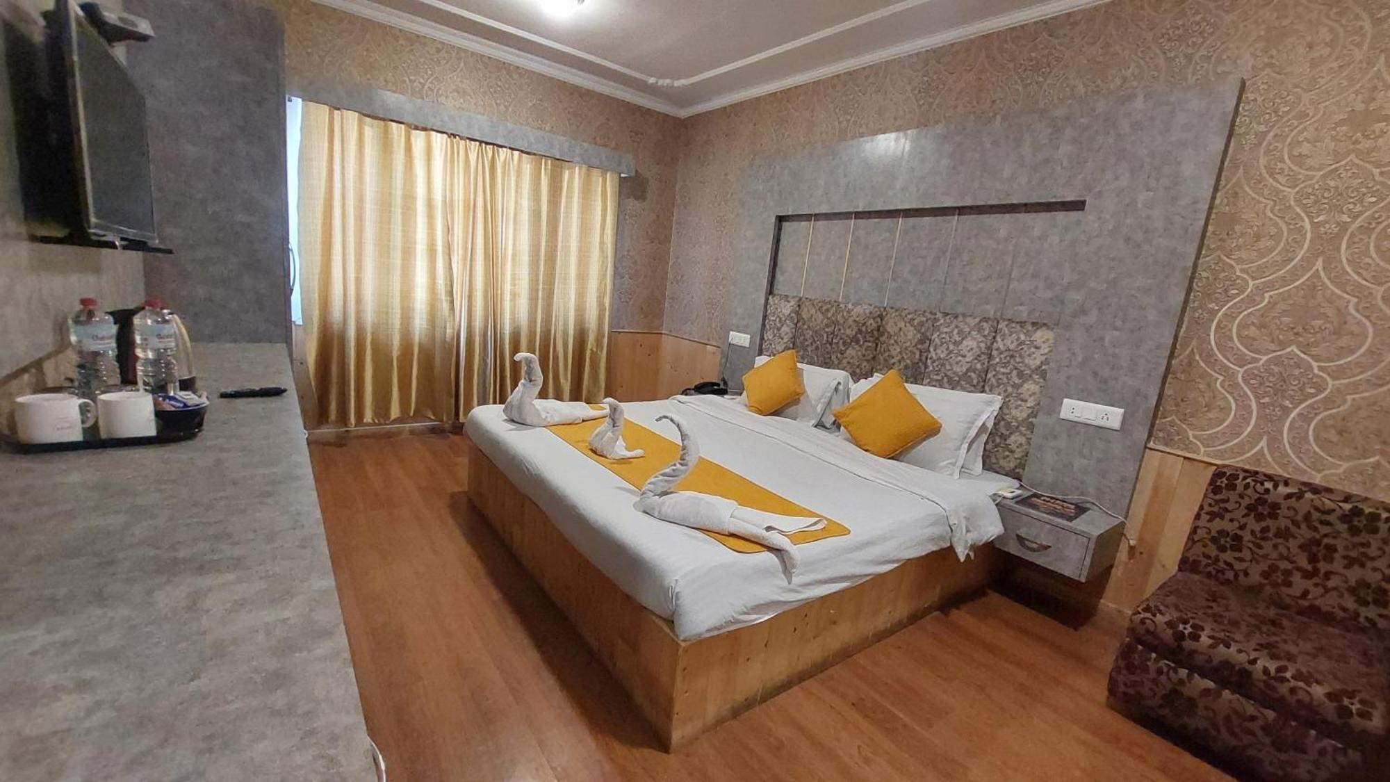 Hotel Outlook Pahalgām Kültér fotó
