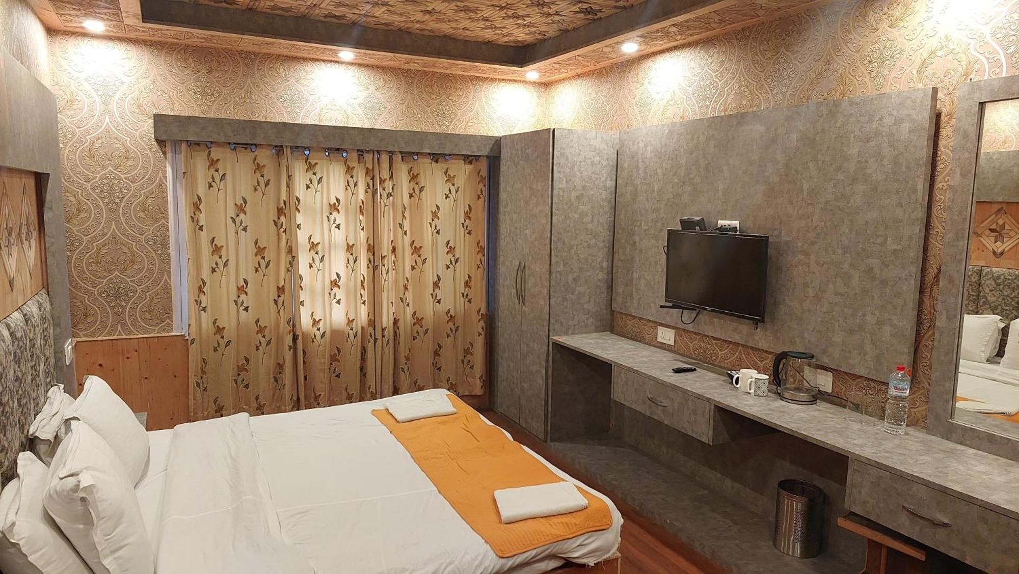 Hotel Outlook Pahalgām Kültér fotó