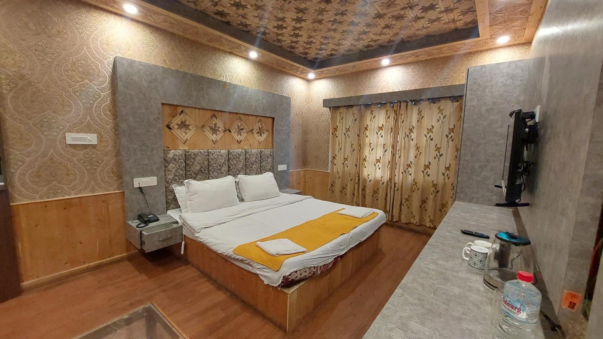 Hotel Outlook Pahalgām Kültér fotó